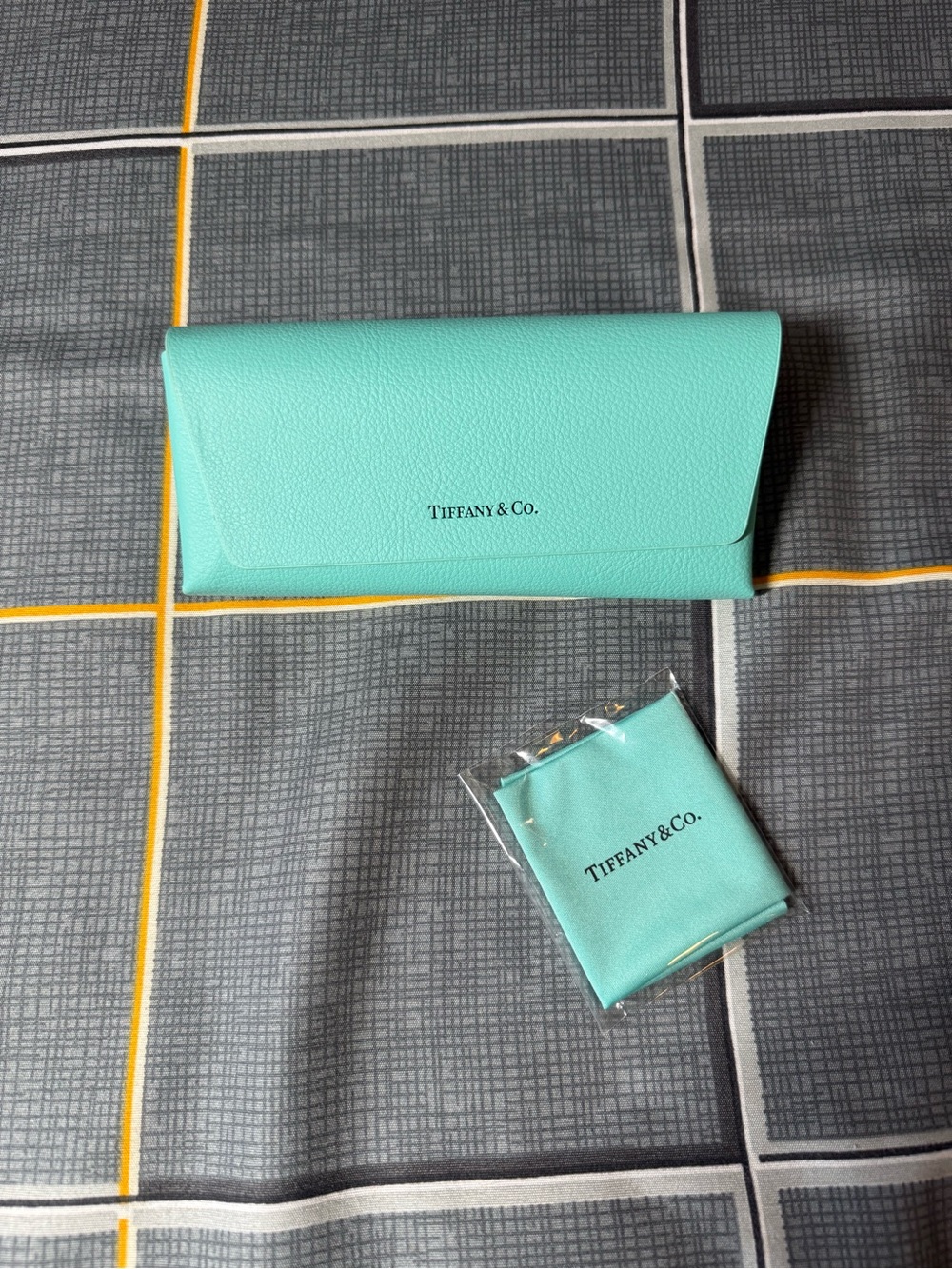 👜Tiffany & Co. Tiffany Blue Leather Eyewear Case with Cleaning Cloth NWT